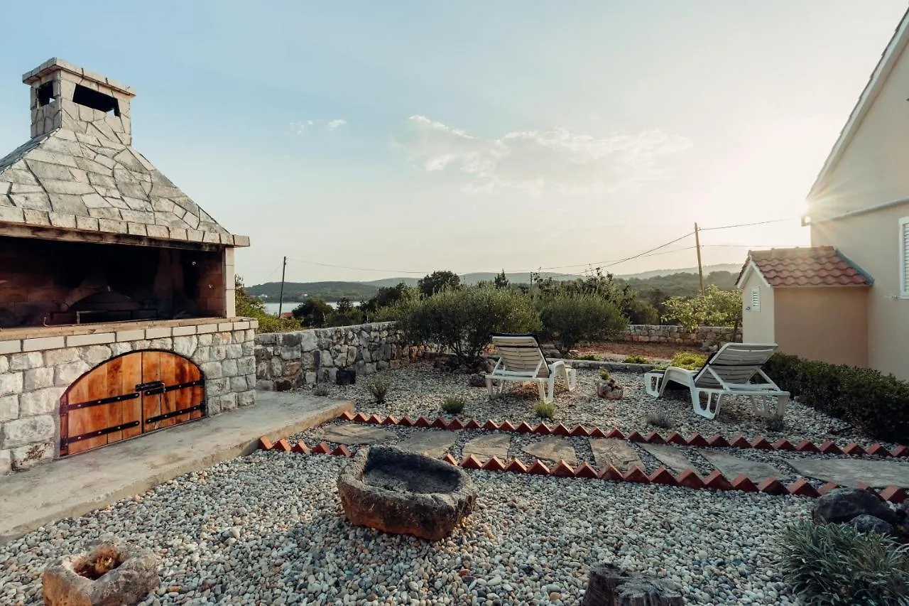 Guest House Sakarun Veli Rat 3*,  Croatia
